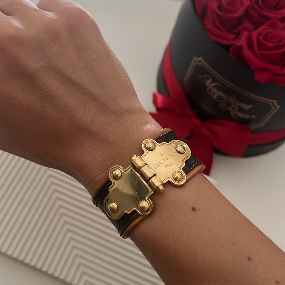 Louis Vuitton limited edition bracelet cuff size 17